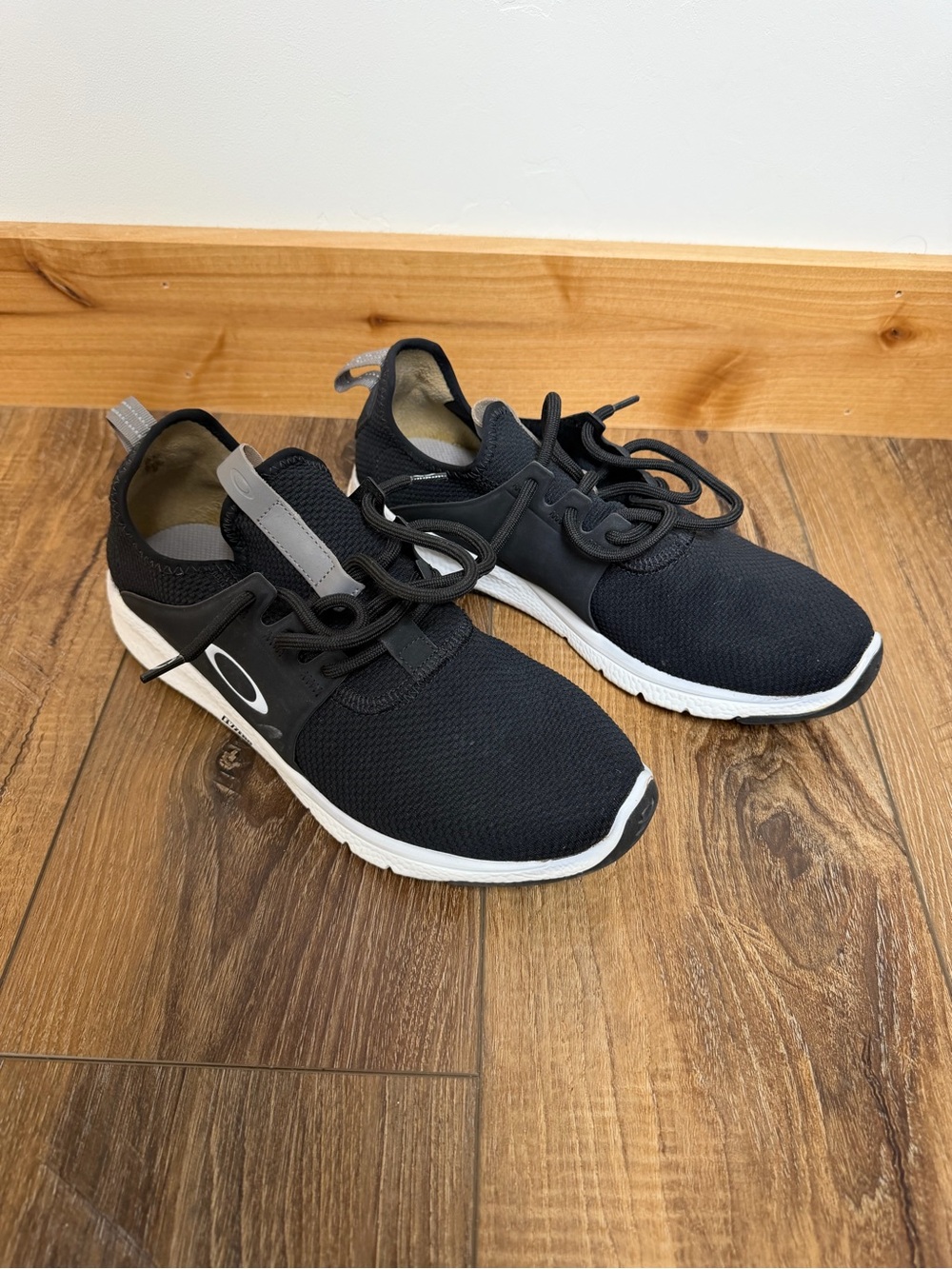 Oakley Men’s Black and White Knit Sneakers